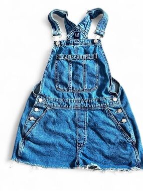 Gap woman’s mid wash distressed hem denim overalls Size S